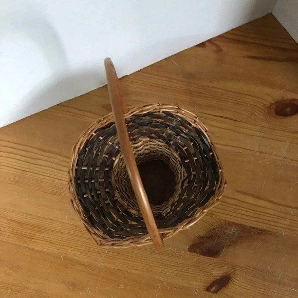 Vintage Small  Woven Basket - Picture 6 of 7